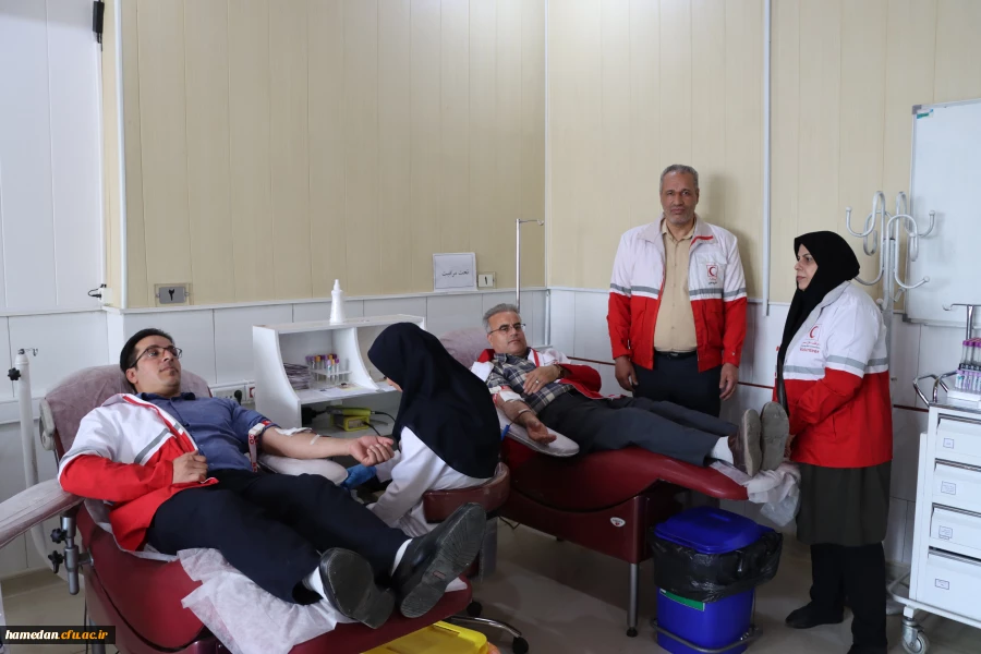 
حضور کارکنان دانشگاه در محل سازمان انتقال خون به مناسبت روز اهدای خون 2