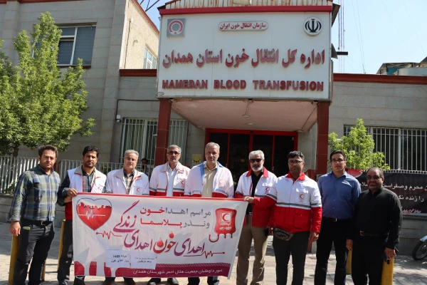 
حضور کارکنان دانشگاه در محل سازمان انتقال خون به مناسبت روز اهدای خون 3