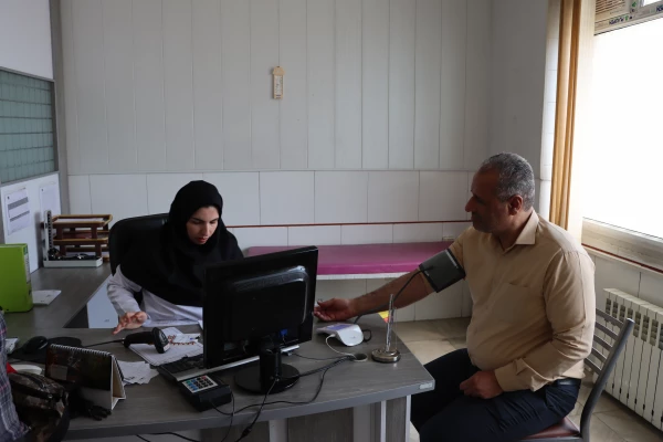 
حضور کارکنان دانشگاه در محل سازمان انتقال خون به مناسبت روز اهدای خون 5