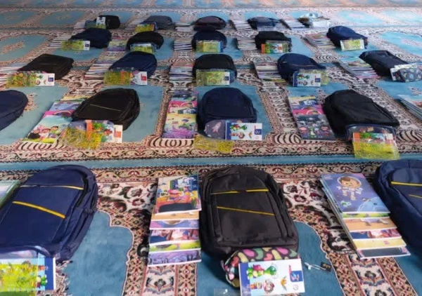 تهیه لوازم التحریر برای دانش آموزان کم بضاعت مناطق محروم استان 5