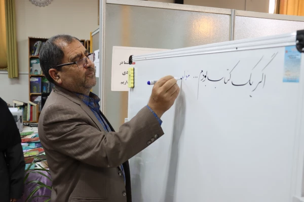 مراسم بزرگداشت هفته کتاب و کتابخوانی در دانشگاه فرهنگیان همدان برگزار گردید 6