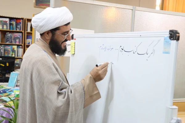 مراسم بزرگداشت هفته کتاب و کتابخوانی در دانشگاه فرهنگیان همدان برگزار گردید 7