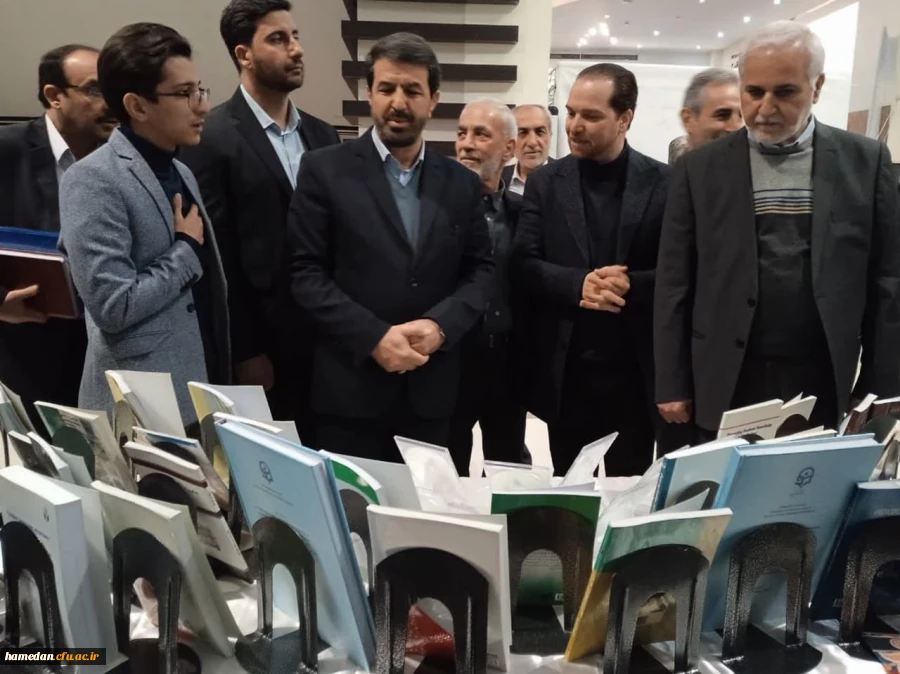 حضور فعال دانشگاه فرهنگیان همدان در نمایشگاه فن بازار 1403 3