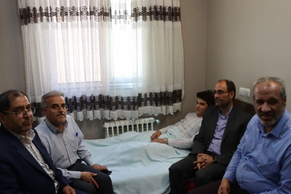 عیادت از دانشجوی جانباز دانشگاه فرهنگیان همدان 2