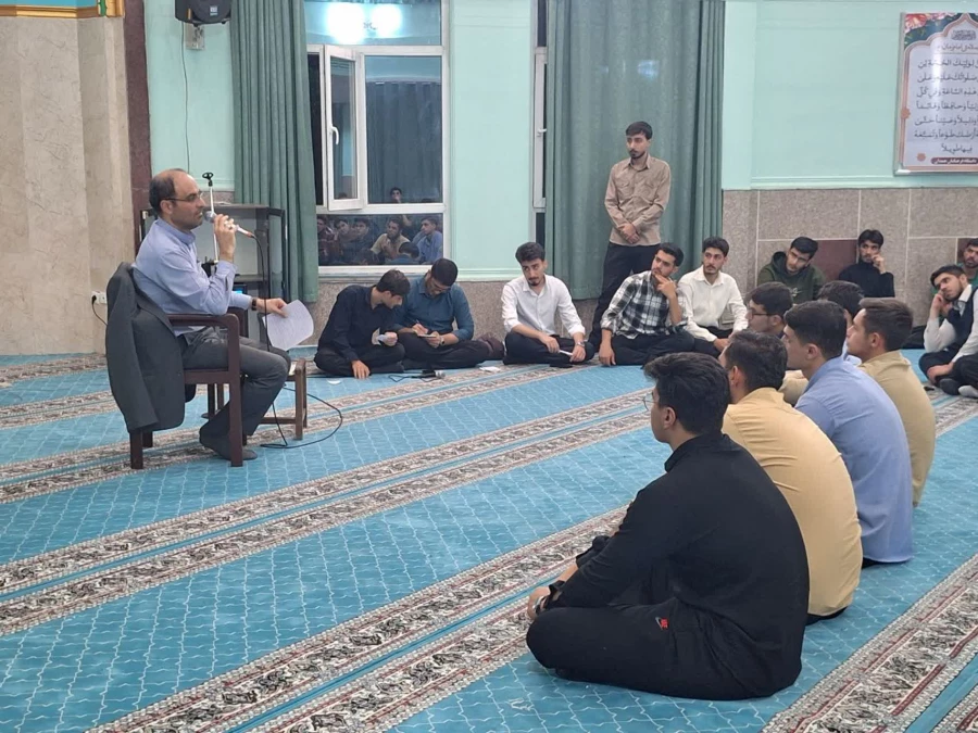 مدیر اداره حراست دانشگاه مقررات و قوانین دانشگاهی را تشریح نمود 4