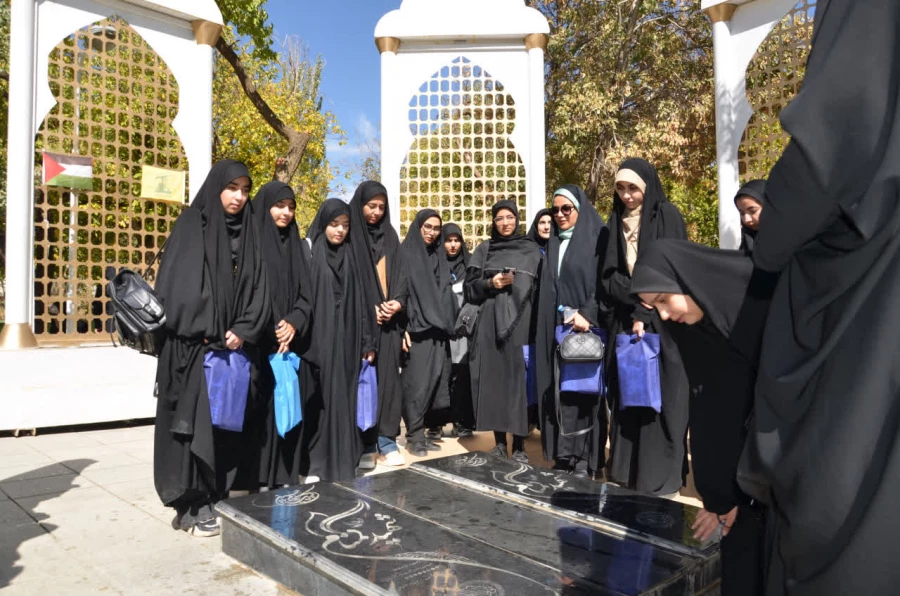 معلمی شغل نیست؛ معلمی سازنده ی روح و اندیشه ی جامعه است 2