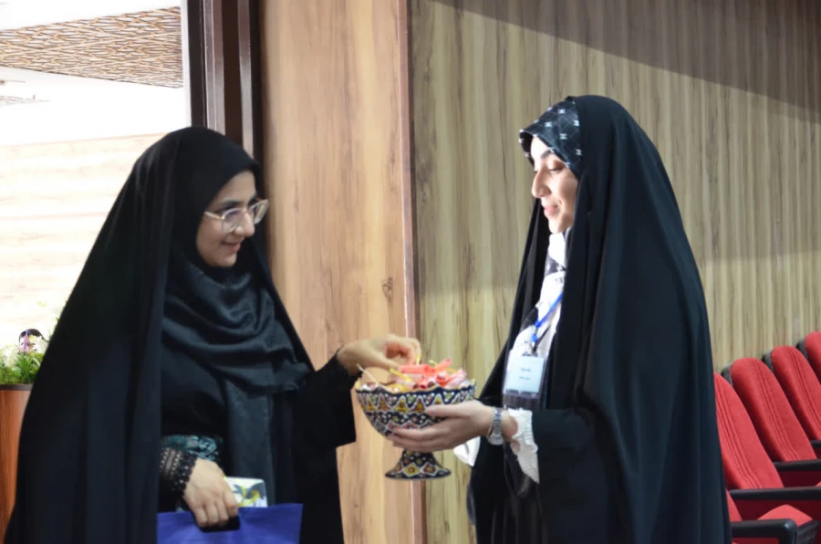 معلمی شغل نیست؛ معلمی سازنده ی روح و اندیشه ی جامعه است 5