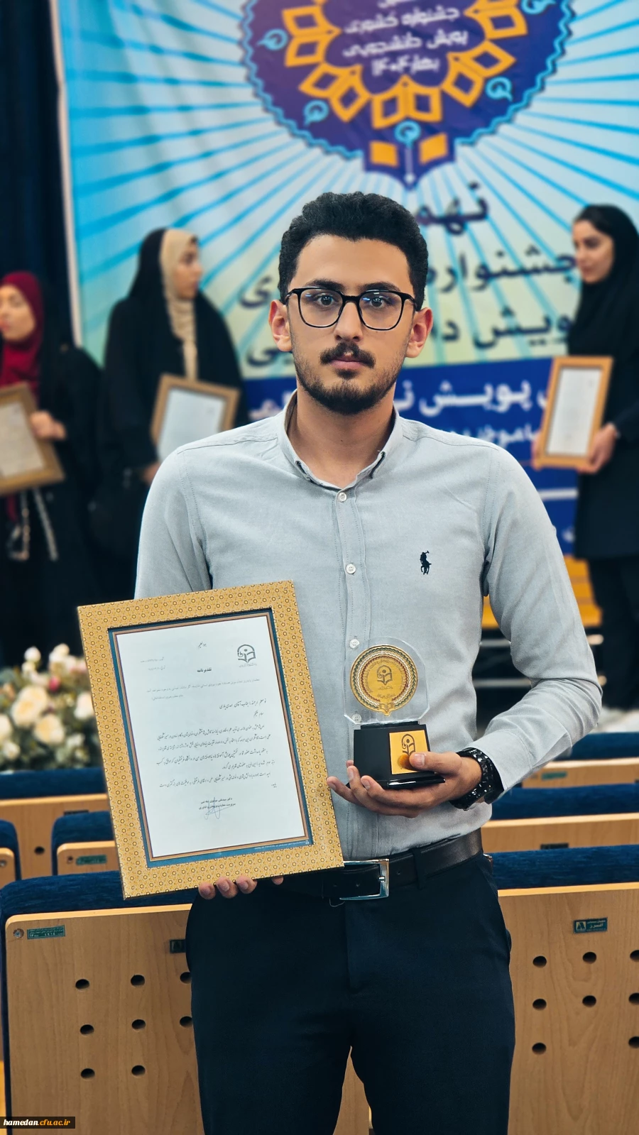 کسب رتبه اول منتخبین دانشجو معلم پژوهشگر دانشگاه فرهنگیان 3