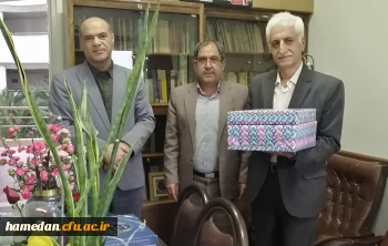 در دفتر سردبیر نشریه علمی توسعه حرفه ای معلم اتفاق افتاد:

تاکید بر ارتباط تنگاتنگ موضوعی نشریه با ماهیت، کارکرد و اهداف دانشگاه فرهنگیان و نظام تعلیم و تربیت 