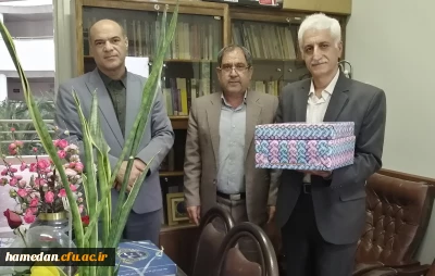 در دفتر سردبیر نشریه علمی توسعه حرفه ای معلم اتفاق افتاد:

تاکید بر ارتباط تنگاتنگ موضوعی نشریه با ماهیت، کارکرد و اهداف دانشگاه فرهنگیان و نظام تعلیم و تربیت 